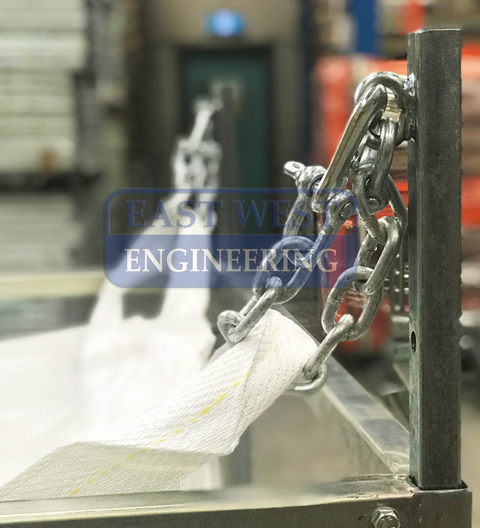 SKB150 Bulk Bag Stand - bag restraining chains